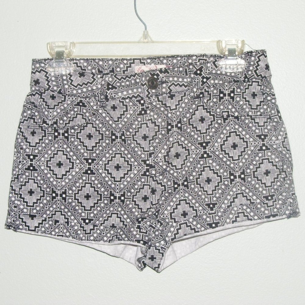 Black and White Shorts EUC